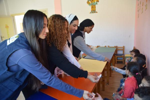 توزيع حقائب مدرسية