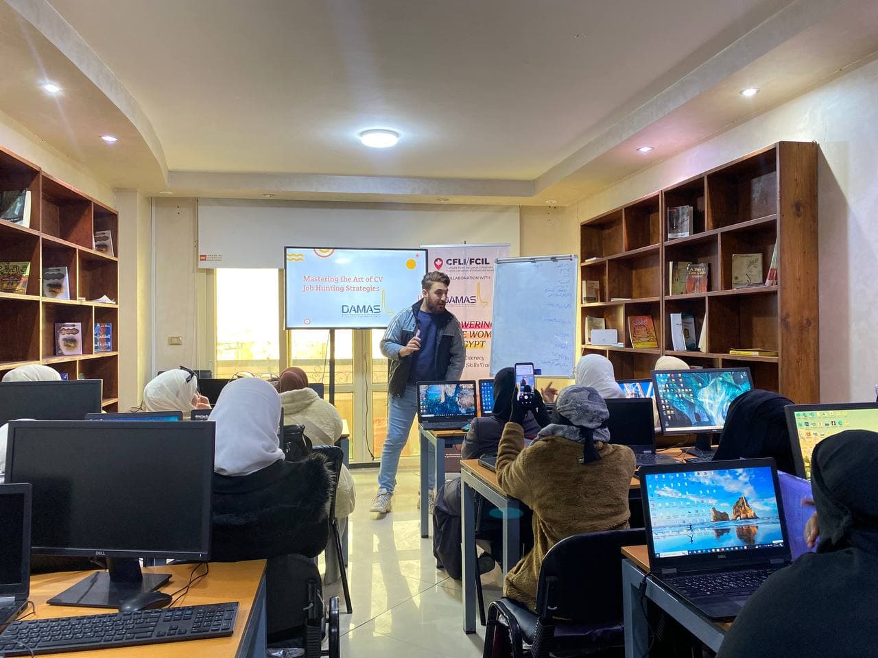 اختتام تدريبات رقمية لتمكين النساء اللاجئات بتدريب حول كتابة السيرة الذاتية